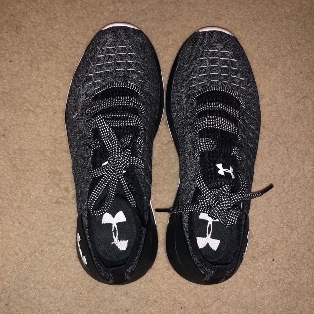 Underarmour women’s tennis 7.5